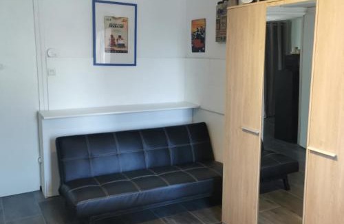 Le Pont-de-Claix Apartment | Maison 48m2 COUR privée pour 4 MOTOS ou 1 voiture Deux chambres 5 pers lit Bébé VUE MONTAGNE