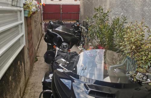 Le Pont-de-Claix Apartment | Maison 48m2 COUR privée pour 4 MOTOS ou 1 voiture Deux chambres 5 pers lit Bébé VUE MONTAGNE