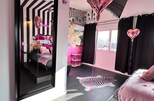 Messein Apartment | Maison 60 m2 Loveroom romantique avec jacuzzi privé à 10 min de Nancy et jardin privé