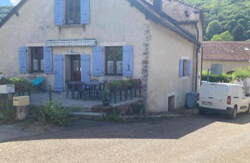 Les Planches-pres-Arbois House | Maison avec terrasse avec vue sur la Reculée
