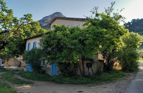 Buis-les-Baronnies House | Maison au Calme Dans une Oliveraie Près des Sentiers de Randonnée et D'escalade