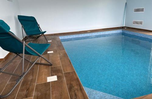 Aouste-sur-Sye Villa | Maison avec piscine intérieure privée, buses de spa, jardin clos et parking