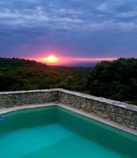 La Roque-sur-Pernes Villa | Maison Barbarenque en Provence
