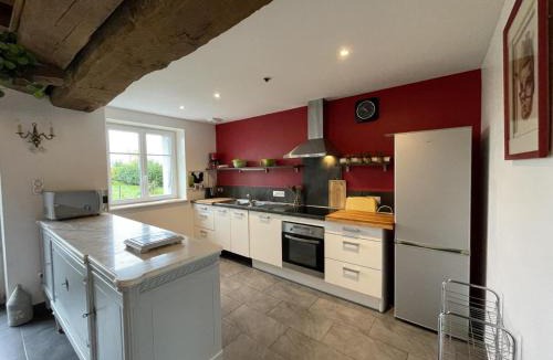 Monetay-sur-Loire House | Maison bourbonnaise rénovée avec terrasse, Wifi et parking - FR-1-489-107