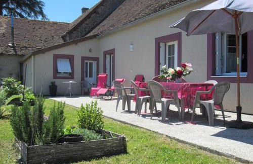 Monetay-sur-Loire House | Maison bourbonnaise rénovée avec terrasse, Wifi et parking - FR-1-489-107