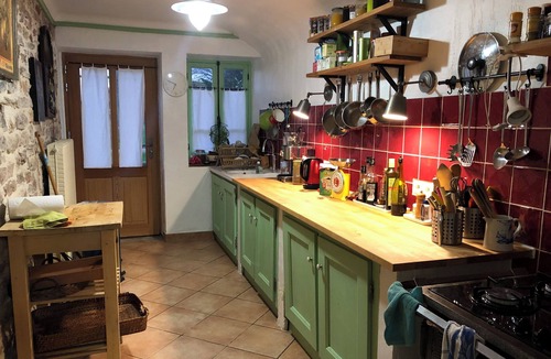 Thoste House | Maison Chaleureuse Dans Joli Village Bourguignon, Grand Jardin un peu Romantique