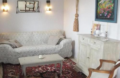Chateney House | Maison charmante à Châteney avec piscine partagée