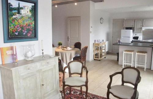 Chateney House | Maison charmante à Châteney avec piscine partagée