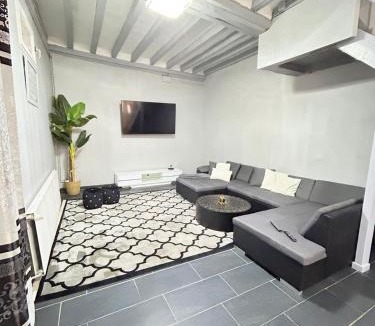 Auxerre Apartment | Maison Cosy , parking gratuit , 5 min aux Auxerre