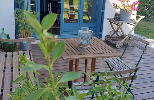 Rives House | Maison D'artiste : Votre Oasis de Calme, Cosy, Verdure et Terrasse Privative