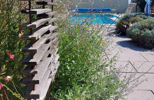Rives House | Maison D'artiste : Votre Oasis de Calme, Cosy, Verdure et Terrasse Privative