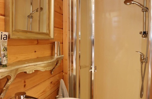 Romans-sur-Isere Bed & Breakfast | Maison D'hôtes Le 6 Bis