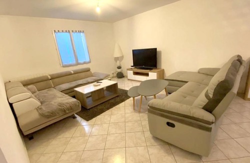 Baix House | Maison de 4 chambres avec piscine privee jardin clos et wifi a Baix