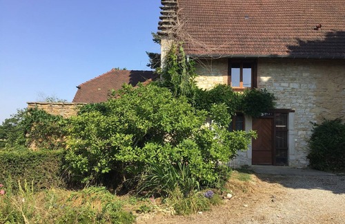 Froideville House | Maison de Caractère, Ferme Rénovée Avec un Grand Terrain Ombragé