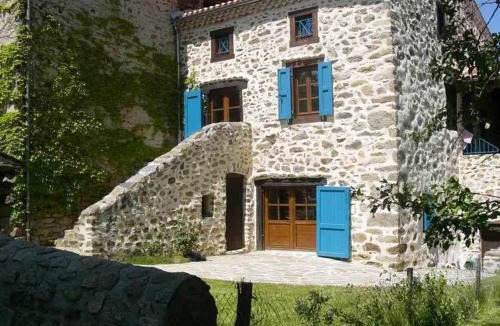 Villeneuve-dʼAllier House | Maison de caractère avec terrasse à 300m de l'Allier, idéale pour pêche, détente et activités familiales - FR-1-582-208