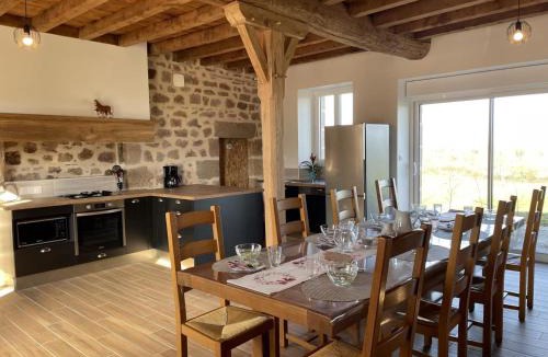 Ygrande House | Maison de ferme rénovée 18ème siècle avec piano et charme authentique - FR-1-489-433