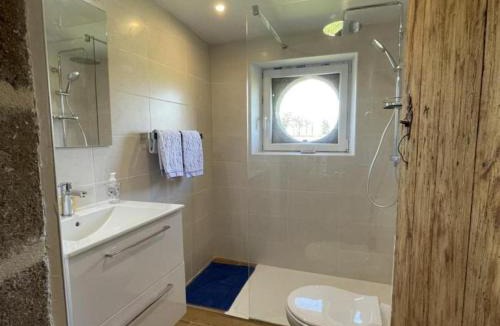 Ygrande House | Maison de ferme rénovée 18ème siècle avec piano et charme authentique - FR-1-489-433