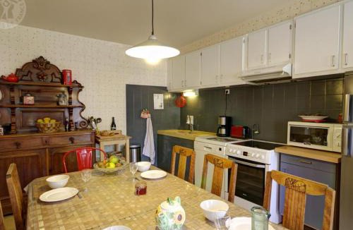 Saint-Symphorien-de-Lay House | Maison de charme avec jardin, 2 chambres, proche loisirs et nature, à 20 km de Roanne - FR-1-496-278