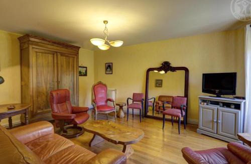 Saint-Symphorien-de-Lay House | Maison de charme avec jardin, 2 chambres, proche loisirs et nature, à 20 km de Roanne - FR-1-496-278