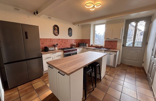 Arc-les-Gray House | Maison de maitre, sleeps 24, billiards, pétanque, table soccer LE CLOS DU SEQUOIA