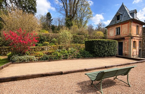 Arc-les-Gray House | Maison de maitre, sleeps 24, billiards, pétanque, table soccer LE CLOS DU SEQUOIA