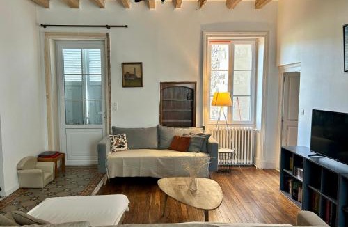Emeringes House | Maison de Vigneron au cœur du village