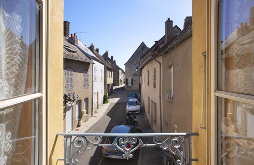 Toulon-sur-Arroux House | Maison de Village Avec Grand Jardin Très Calme