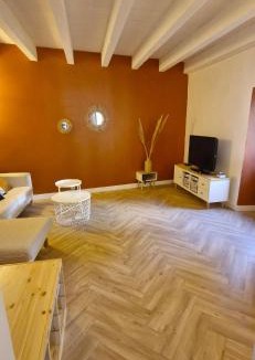 Villeneuve-de-Berg Apartment | Maison de ville en pierre - 6 couchages