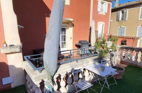 Pierrelatte House | Maison de Ville 130 M2 Avec Terrasse de 70 M2, Parking 3 Chambres + TV