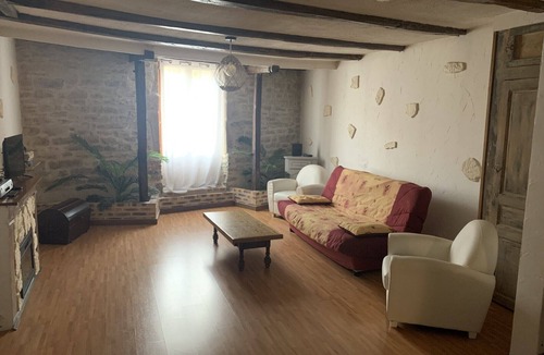 Saint-Julien Apartment | Maison de Ville au Cœur D'un Village de Caractère Dans le Jura
