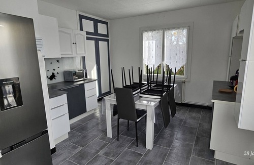 Coulanges-sur-Yonne House | Maison des flotteurs on the banks of the Yonne, enclosed garden, sleeps 9