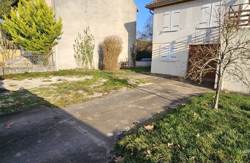 Coulanges-sur-Yonne House | Maison des flotteurs on the banks of the Yonne, enclosed garden, sleeps 9