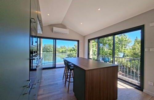 Saint-Pierre-de-Boeuf House | Maison du Bord du Rhône