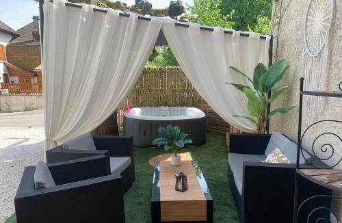 Le Pin House | Maison du Bonheur, Gîtes