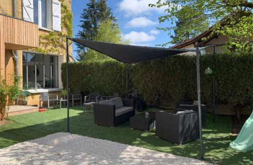 Le Pin House | Maison du Bonheur, Gîtes