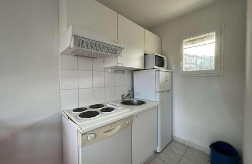 Salavas House | Maison Duplex avec Piscines à Salavas - 6 Personnes, Animaux Admis, Parking, Terrasse et WiFi - FR-1-382-136