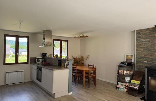 Champs-sur-Tarentaine-Marchal House | Maison en lisière de forêt - Piscine à 600m