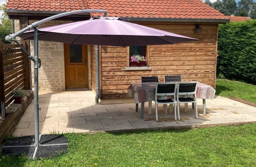 Ladoix-Serrigny House | Maison en Pierre Avec Terrasse et Piscine Dans le Vignoble Bourguignon