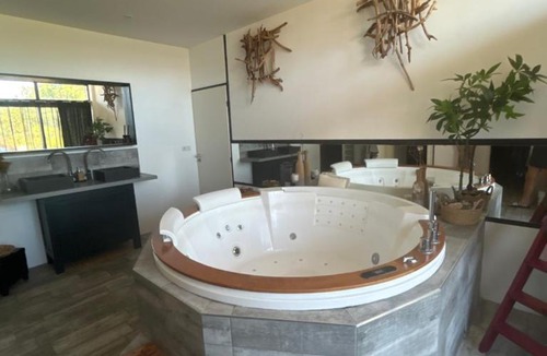 Saint-Cyr Bed & Breakfast | Maison en pierre
