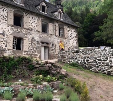 Saint-Vincent-de-Salers House | Maison familiale face à la montagne