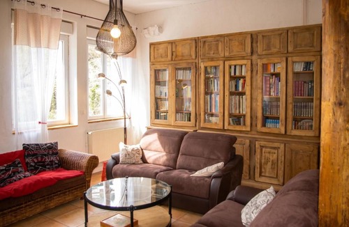 Saint-Claude House | Maison familiale spacieuse à Saint-Claude, vue sur la rivière