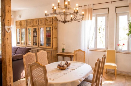 Saint-Claude House | Maison familiale spacieuse à Saint-Claude, vue sur la rivière