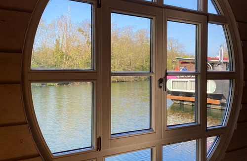 Vigneux-sur-Seine Boat Rental | Maison Flottante en Pleine Nature à 35 mn de Paris