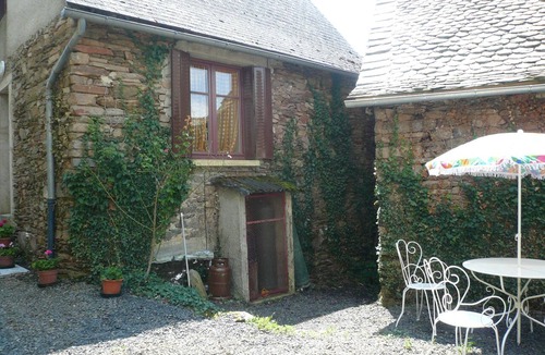 Castelnau-de-Mandailles House | Maison De Claude: Private Terrace, Private Garden & Wi-Fi