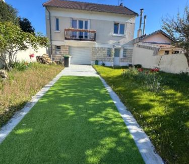 Arcueil Villa | Maison Grand Paris avec jardin et parking privé proche RER B et M14