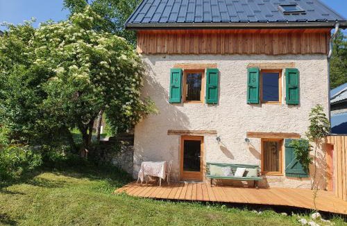 Chateau-Bernard House | Maison indépendante au pied du Vercors - Gîte du Mas Roux