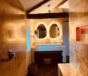 Laroque-des-Arcs Villa | Maison Laroque & Spa