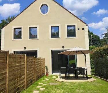Bievres House | Maison neuve et contemporaine, alliant modernité et situation stratégique à 12km de Paris et 8km de Versailles