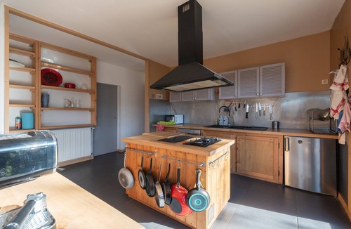 Bagneres-de-Bigorre House | Maison Paul – Villa on the Hill in the Pyrenees Mountain View, Private Terrace, High-Speed Wi-Fi