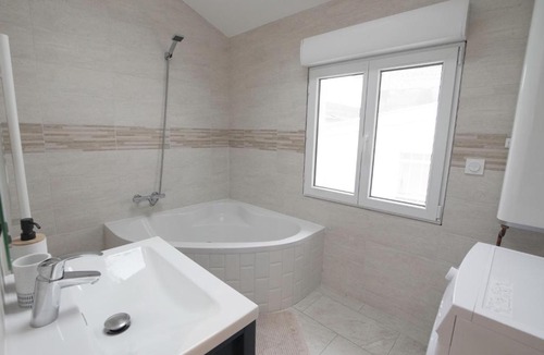 Orly Apartment | Maison pierre & poutres - Parking auto - Orly 10min